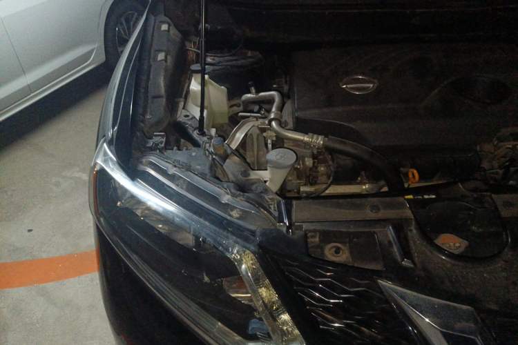 Used Nissan X-Trail 2014 2.0L CVT Comfort Edition 2WD Engine Bay Right