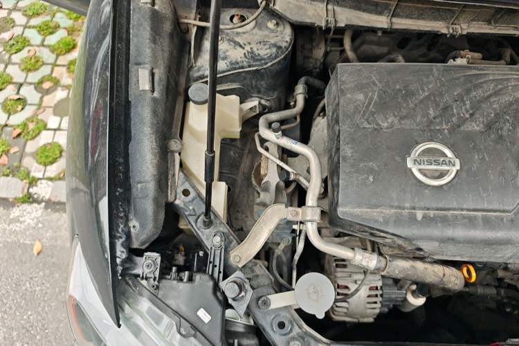 Used Nissan X-Trail 2014 2.0L CVT Comfort Edition 2WD Engine Bay Right