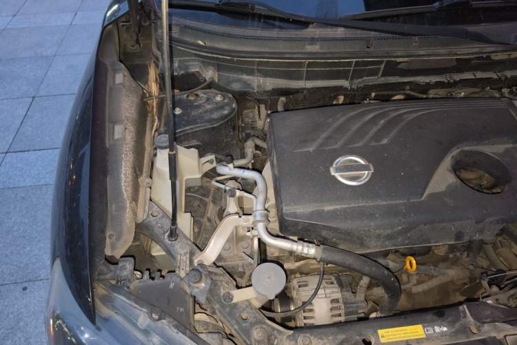 Used Nissan X-Trail 2014 2.0L CVT Comfort Edition 2WD Engine Bay Right
