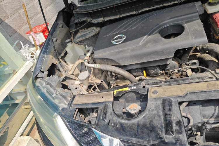 Used Nissan X-Trail 2014 2.0L CVT Comfort Edition 2WD Engine Bay Right