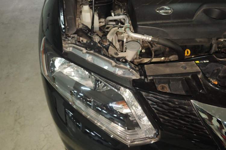 Used Nissan X-Trail 2014 2.0L CVT Comfort Edition 2WD Engine Bay Right