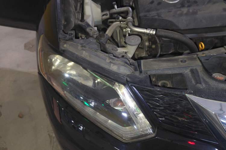 Used Nissan X-Trail 2014 2.0L CVT Comfort Edition 2WD Engine Bay Right