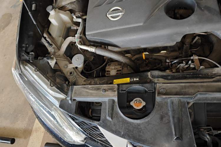 Used Nissan X-Trail 2014 2.0L CVT Comfort Edition 2WD Engine Bay Right