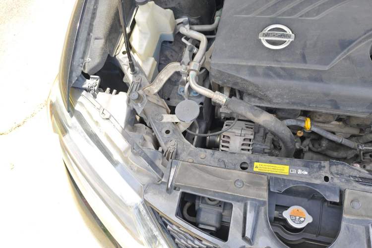 Used Nissan X-Trail 2014 2.0L CVT Comfort Edition 2WD Engine Bay Right