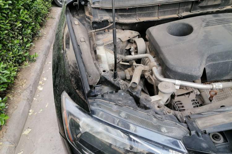 Used Nissan X-Trail 2014 2.5L CVT Luxury Edition 4WD Engine Bay Right