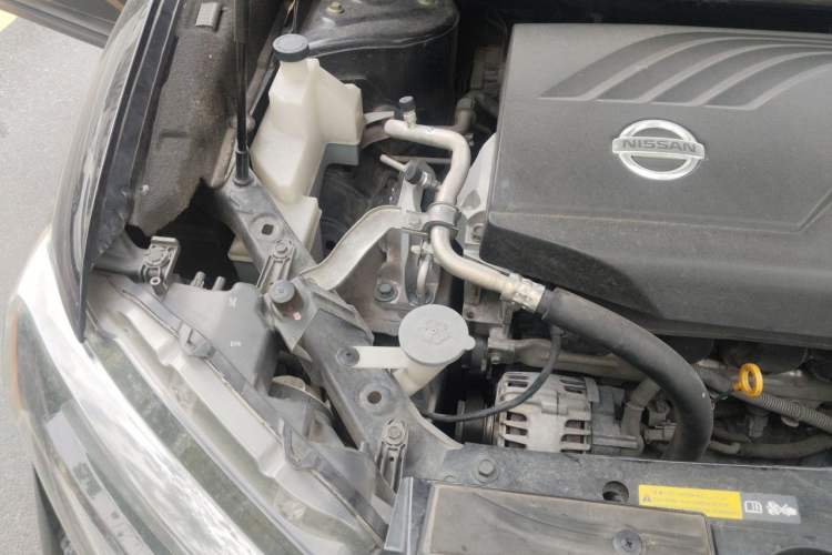 Used Nissan X-Trail 2014 2.0L CVT Comfort Edition 2WD Engine Bay Right