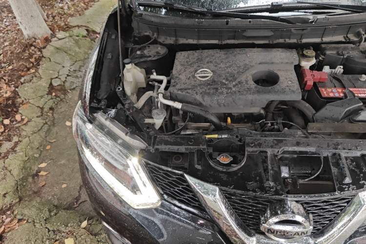 Used Nissan X-Trail 2014 2.0L CVT Comfort Edition 2WD Engine Bay Right