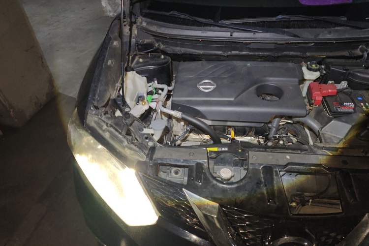 Used Nissan X-Trail 2014 2.0L CVT Comfort Edition 2WD Engine Bay Right