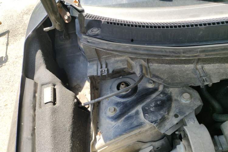 Used Nissan X-Trail 2014 2.5L CVT Leading Edition 4WD Engine Bay Right