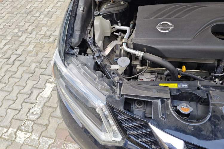 Used Nissan X-Trail 2014 2.0L CVT Smart Edition 2WD Engine Bay Right