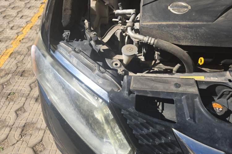 Used Nissan X-Trail 2014 2.0L CVT Comfort Edition 2WD Engine Bay Right