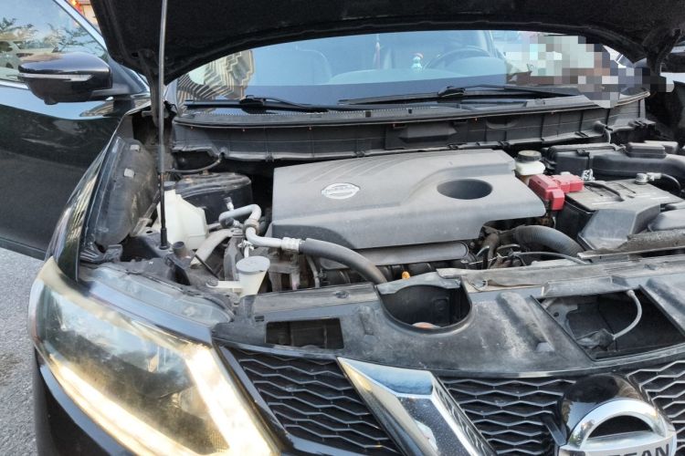 Used Nissan X-Trail 2014 2.0L CVT Comfort Edition 2WD Engine Bay Right