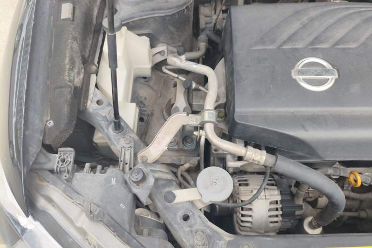 Used Nissan X-Trail 2014 2.0L CVT Comfort Edition 2WD Engine Bay Right
