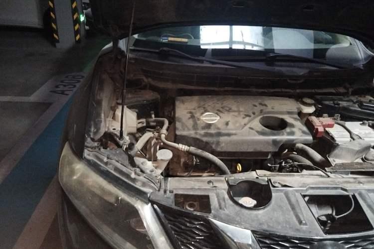 Used Nissan X-Trail 2014 2.0L CVT Comfort Edition 2WD Engine Bay Right