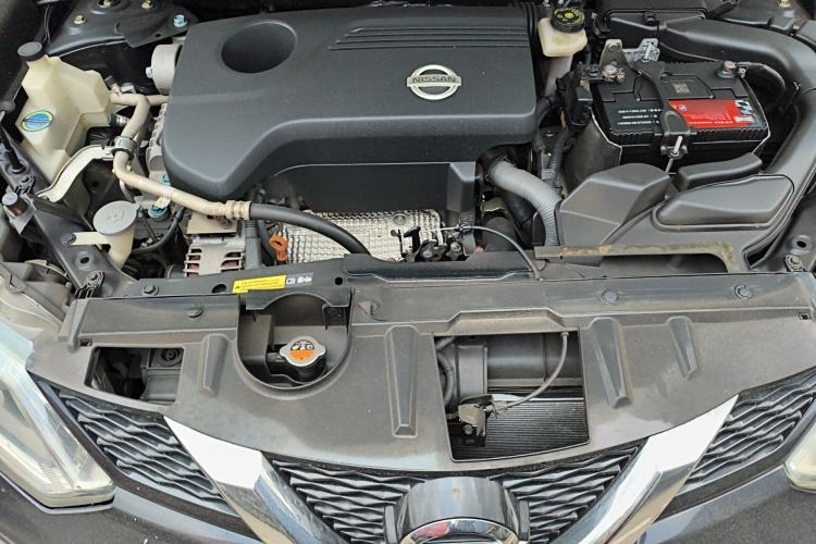 Used Nissan X-Trail 2014 2.5L CVT Leading Edition 4WD Engine Bay