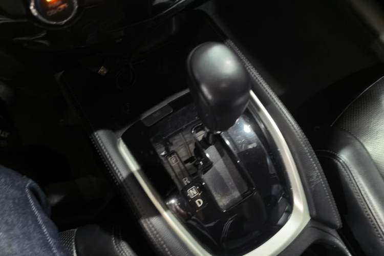 Used Nissan X-Trail 2014 2.0L CVT Comfort Edition 2WD Gear Lever