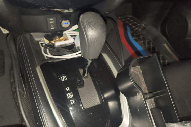 Used Nissan X-Trail 2014 2.5L CVT Leading Edition 4WD Gear Lever
