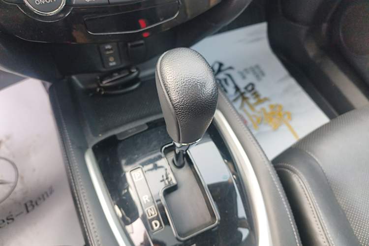 Used Nissan X-Trail 2014 2.0L CVT Comfort Edition 2WD Gear Lever