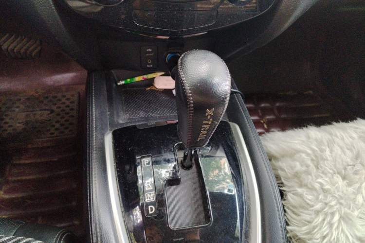 Used Nissan X-Trail 2014 2.0L CVT Comfort Edition 2WD Gear Lever