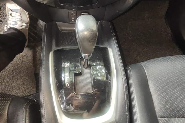 Used Nissan X-Trail 2014 2.0L CVT Comfort Edition 2WD Gear Lever
