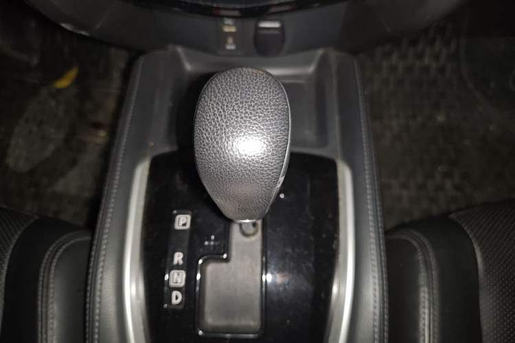 Used Nissan X-Trail 2014 2.0L CVT Comfort Edition 2WD Gear Lever