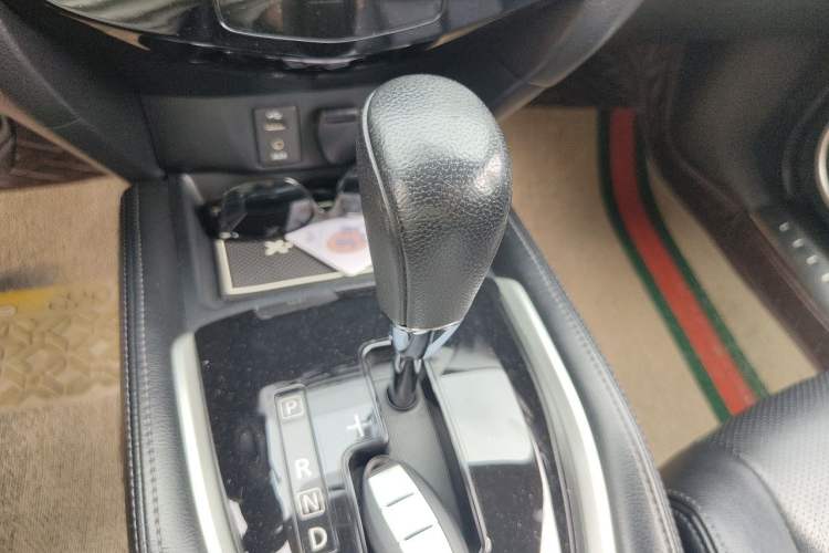 Used Nissan X-Trail 2014 2.5L CVT Luxury Edition 4WD Gear Lever