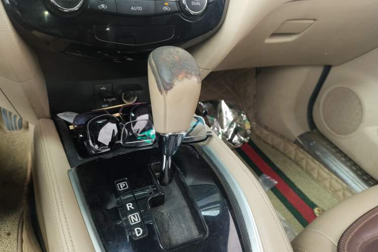 Used Nissan X-Trail 2014 2.0L CVT Comfort Edition 2WD Gear Lever