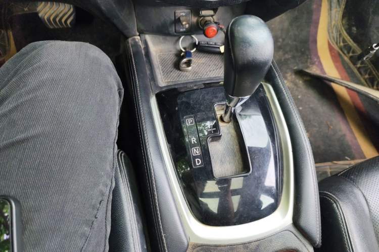 Used Nissan X-Trail 2014 2.5L CVT Luxury Edition 4WD Gear Lever