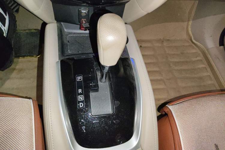 Used Nissan X-Trail 2014 2.5L CVT Luxury Edition 4WD Gear Lever
