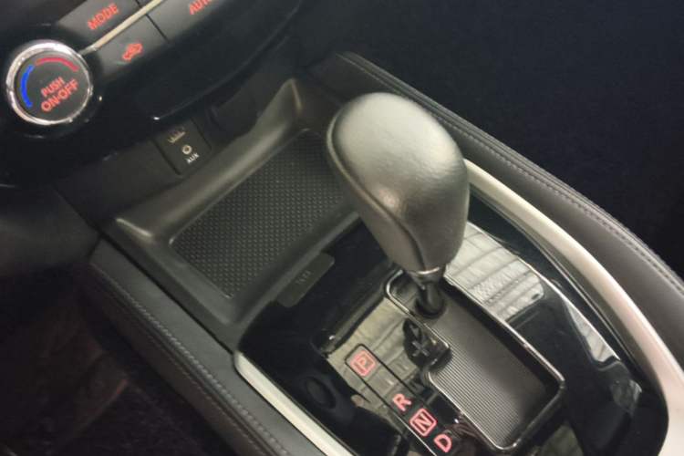 Used Nissan X-Trail 2014 2.0L CVT Comfort Edition 2WD Gear Lever