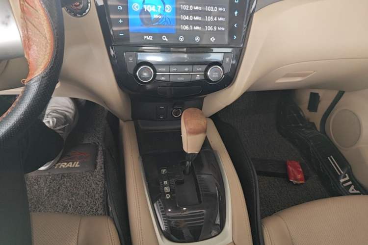 Used Nissan X-Trail 2014 2.0L CVT Comfort Edition 2WD Gear Lever