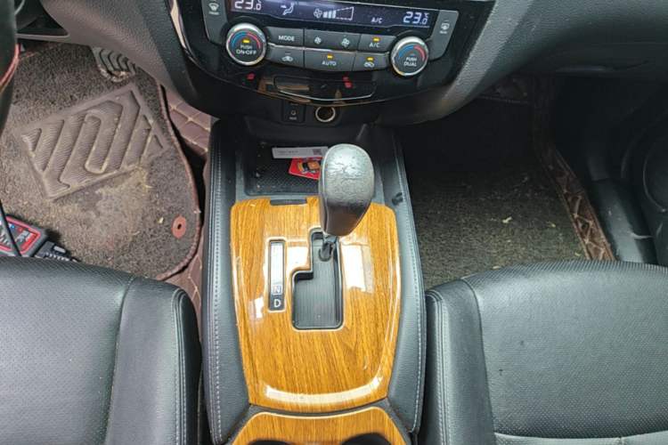 Used Nissan X-Trail 2014 2.0L CVT Comfort Edition 2WD Gear Lever