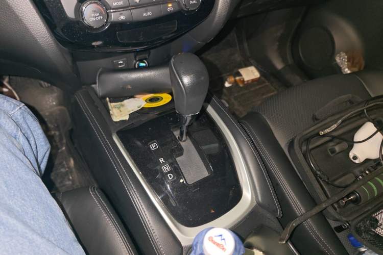 Used Nissan X-Trail 2014 2.0L CVT Comfort Edition 2WD Gear Lever