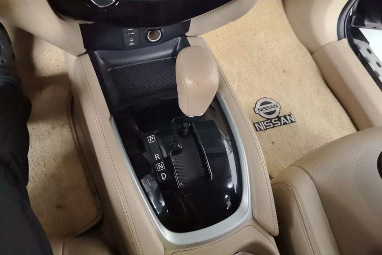 Used Nissan X-Trail 2014 2.0L CVT Comfort Edition 2WD Gear Lever