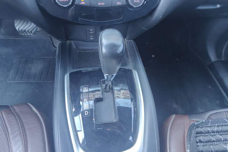 Used Nissan X-Trail 2014 2.0L CVT Smart Edition 2WD Gear Lever