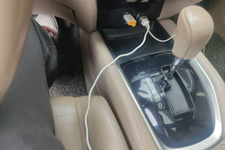 Used Nissan X-Trail 2014 2.0L CVT Comfort Edition 2WD Gear Lever
