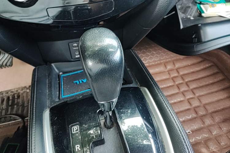 Used Nissan X-Trail 2014 2.0L CVT Comfort Edition 2WD Gear Lever