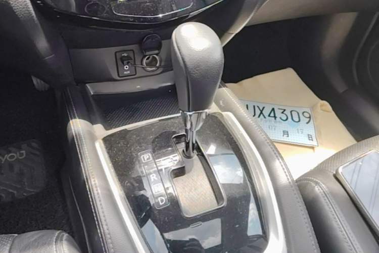 Used Nissan X-Trail 2014 2.0L CVT Comfort Edition 2WD Gear Lever