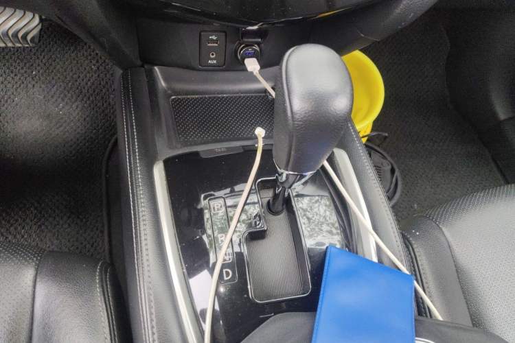 Used Nissan X-Trail 2014 2.0L CVT Comfort Edition 2WD Gear Lever