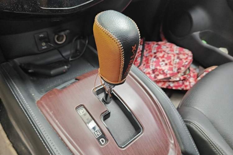 Used Nissan X-Trail 2014 2.0L CVT Comfort Edition 2WD Gear Lever