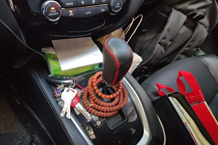 Used Nissan X-Trail 2014 2.0L CVT Comfort Edition 2WD Gear Lever