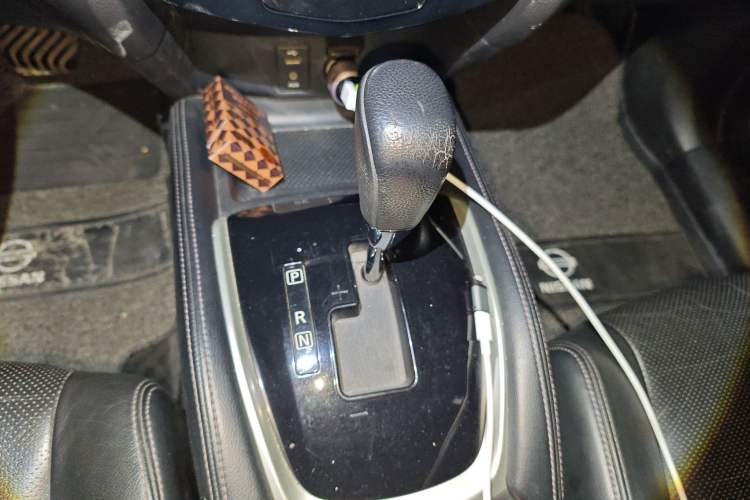 Used Nissan X-Trail 2014 2.0L CVT Comfort Edition 2WD Gear Lever