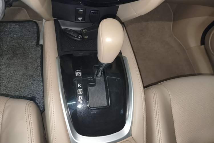 Used Nissan X-Trail 2014 2.0L CVT Comfort Edition 2WD Gear Lever