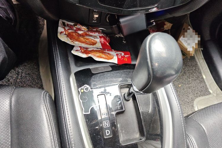 Used Nissan X-Trail 2014 2.0L CVT Comfort Edition 2WD Gear Lever