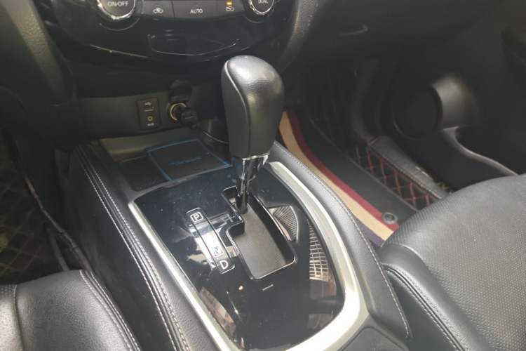 Used Nissan X-Trail 2014 2.0L CVT Comfort Edition 2WD Gear Lever