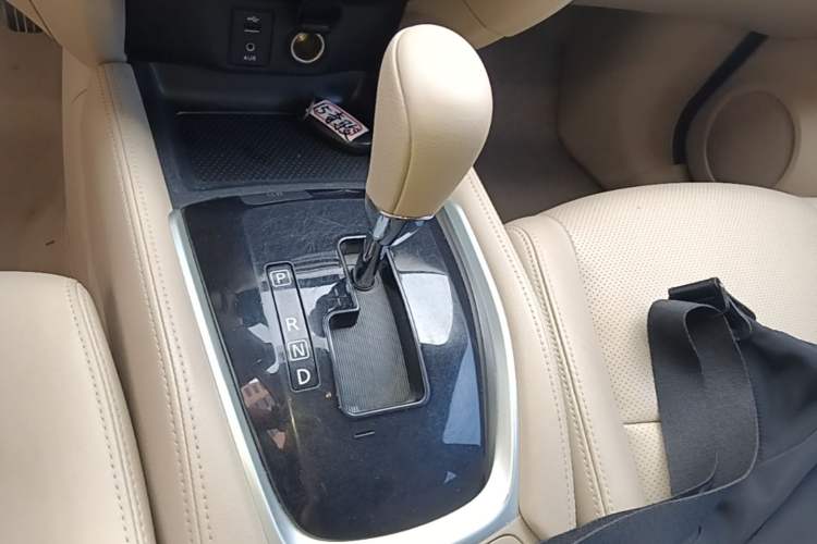 Used Nissan X-Trail 2014 2.0L CVT Comfort Edition 2WD Gear Lever