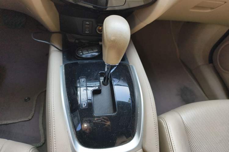 Used Nissan X-Trail 2014 2.0L CVT Comfort Edition 2WD Gear Lever