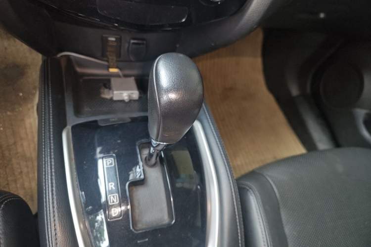 Used Nissan X-Trail 2014 2.0L CVT Comfort Edition 2WD Gear Lever