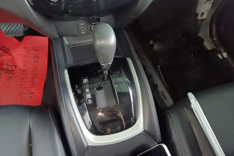 Used Nissan X-Trail 2014 2.0L CVT Comfort Edition 2WD Gear Lever