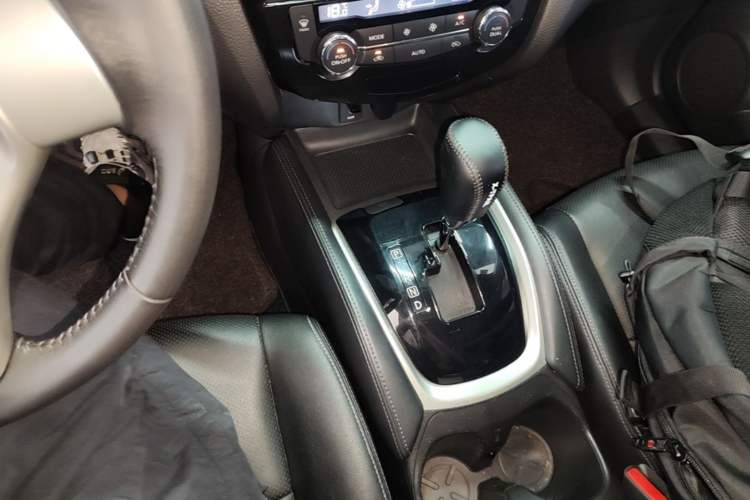 Used Nissan X-Trail 2014 2.0L CVT Comfort Edition 2WD Gear Lever